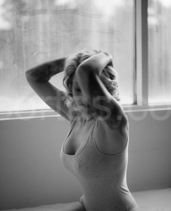 Lily James escort photos – Denver