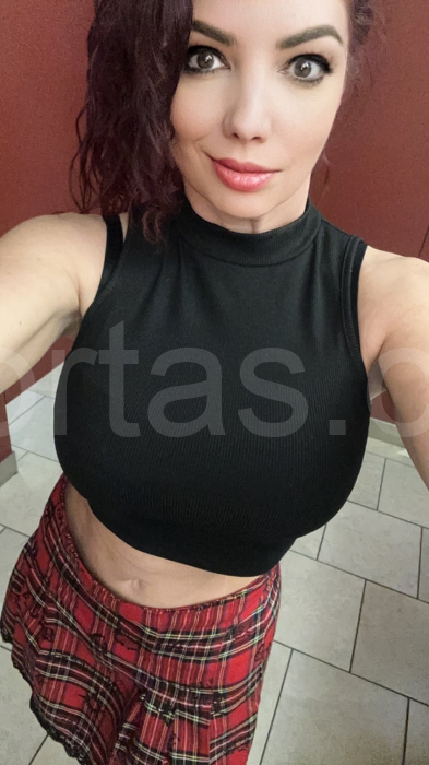 Kiki Daire escort photos – Hollywood, Los Angeles