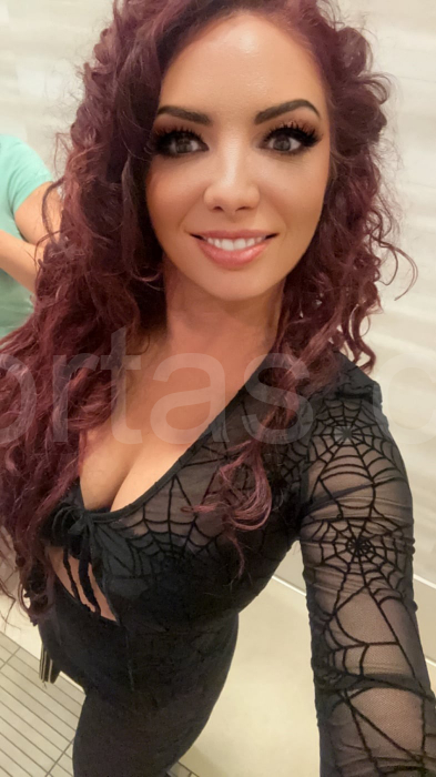 Kiki Daire escort photos – Hollywood, Los Angeles
